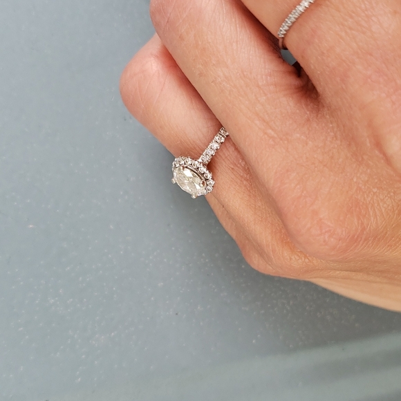 Jared Oval Diamond Halo 14k white gold engagement ring - Picture 3 of 17